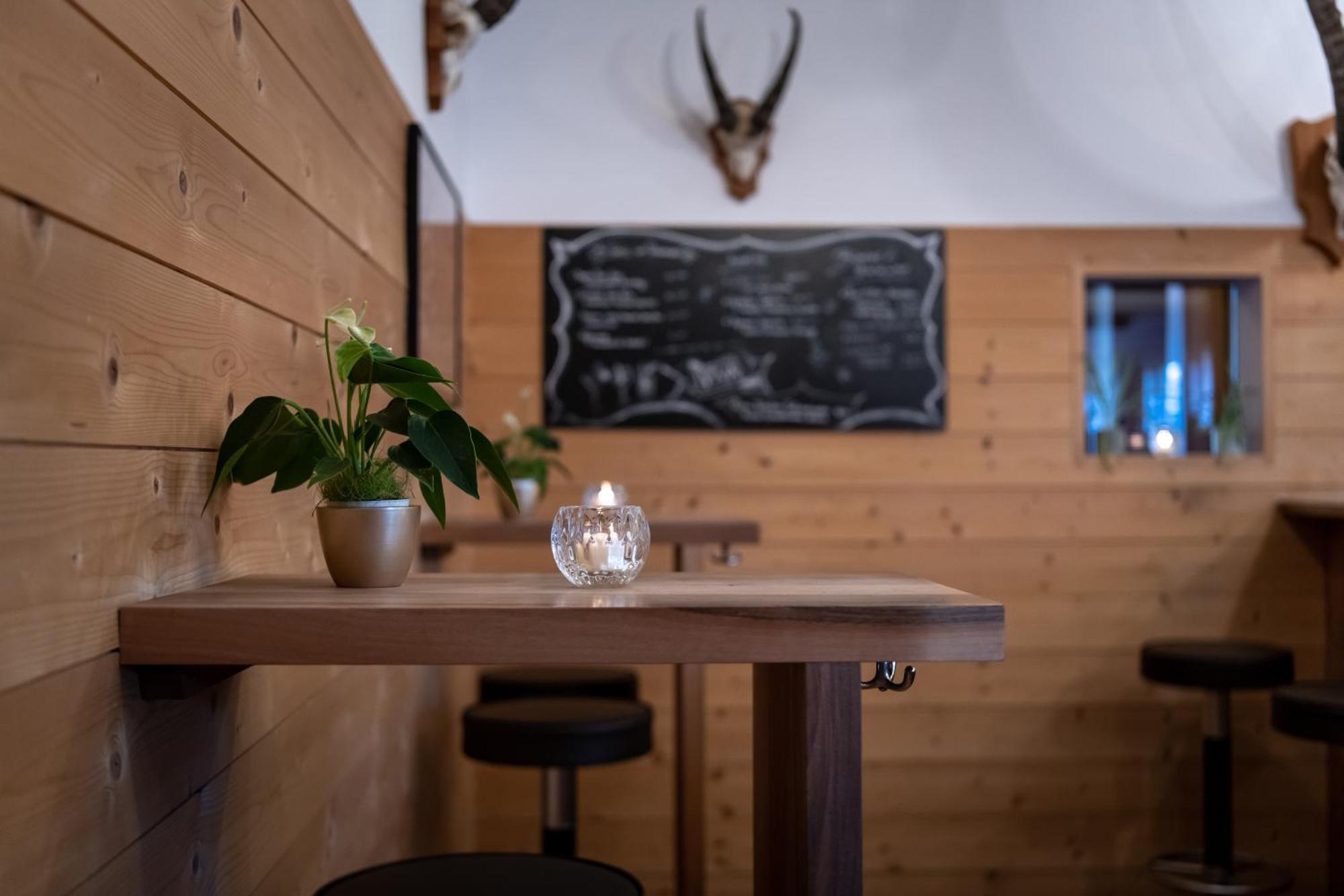 Hotel Restaurant Capricorns Casti-Wergenstein Buitenkant foto
