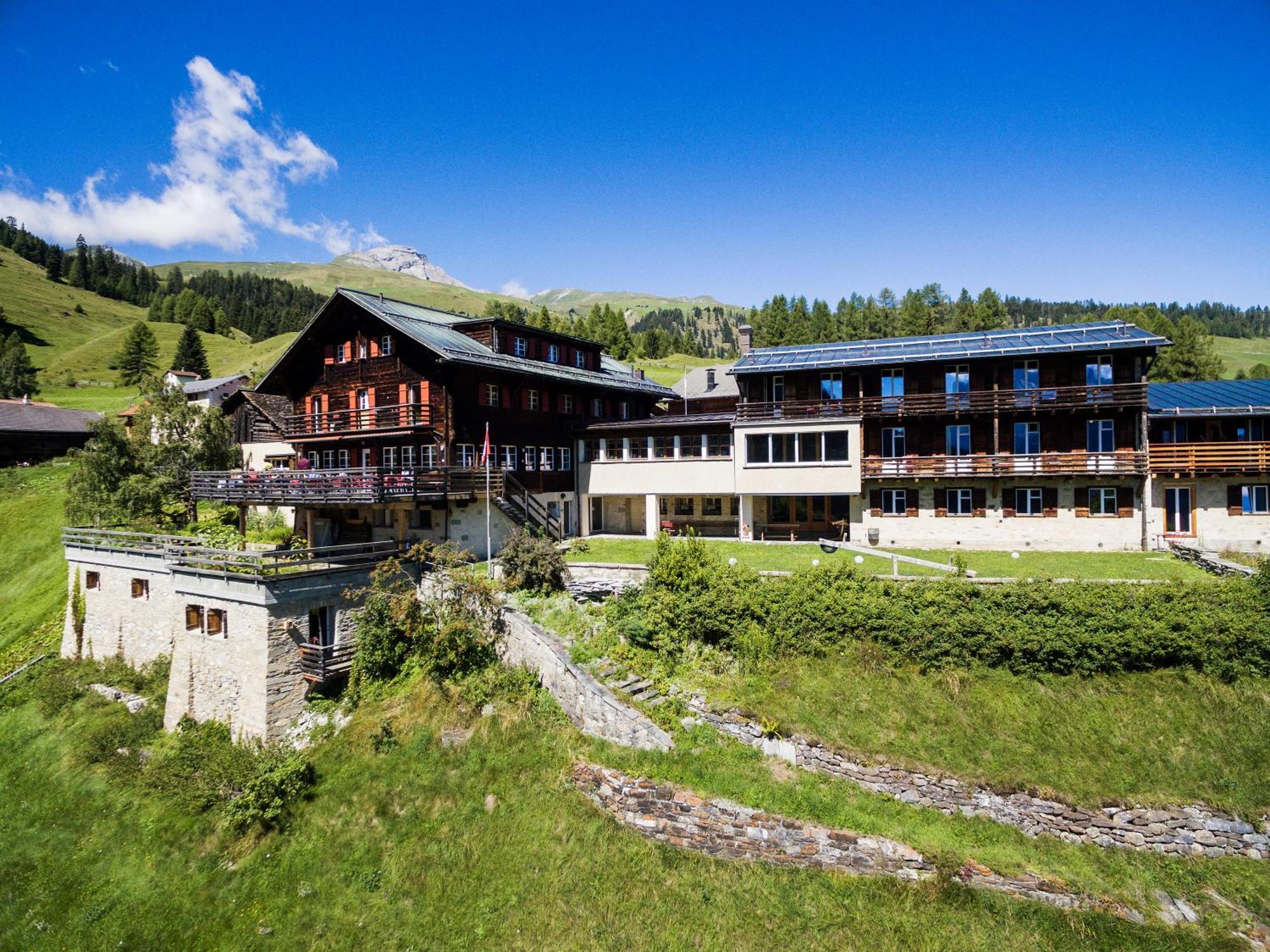 Hotel Restaurant Capricorns Casti-Wergenstein Buitenkant foto
